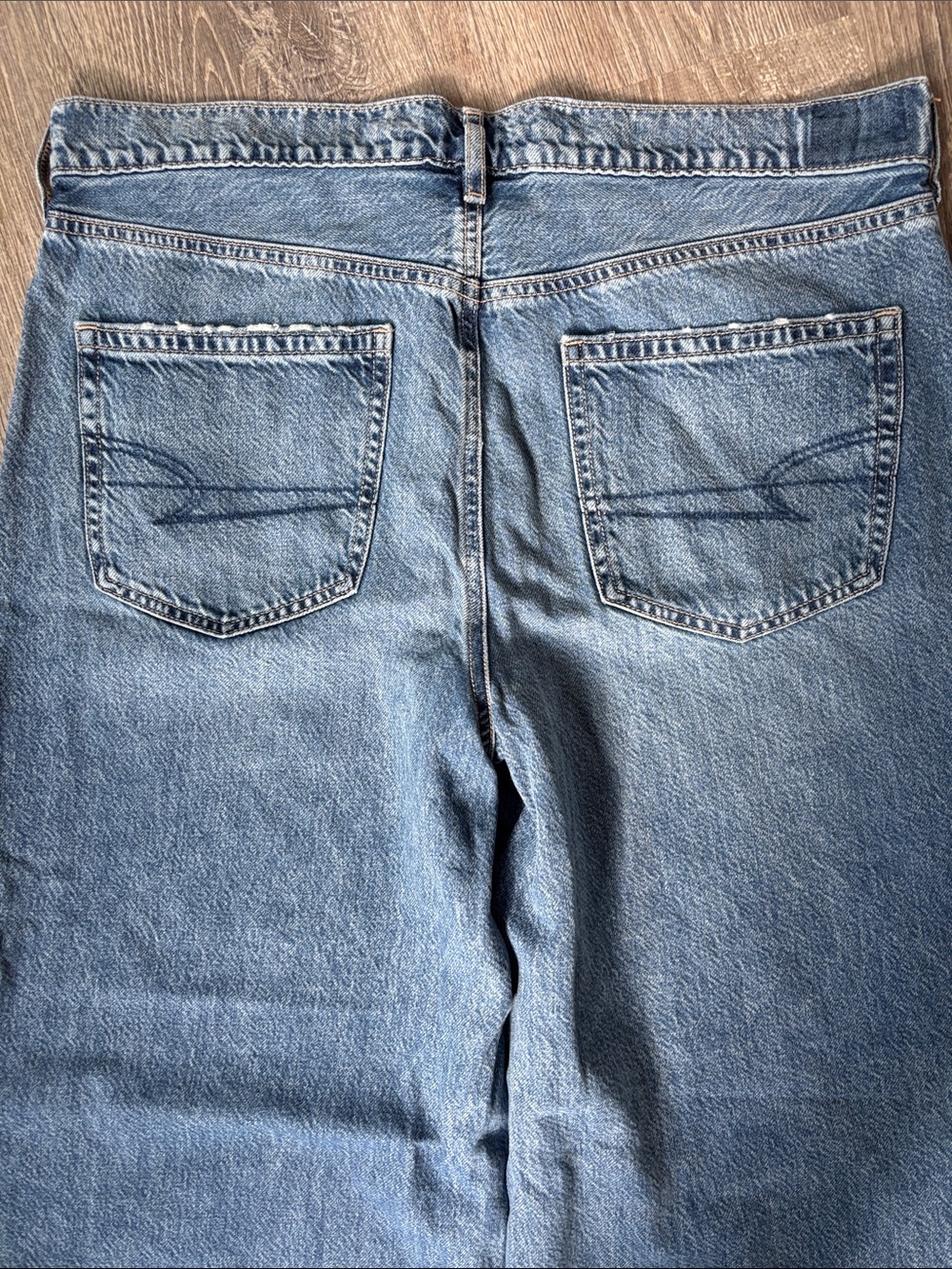 American Eagle Super High-Rise Baggy Wide Leg Jeans Medium Blue Denim Size 14 - Picture 11 of 11